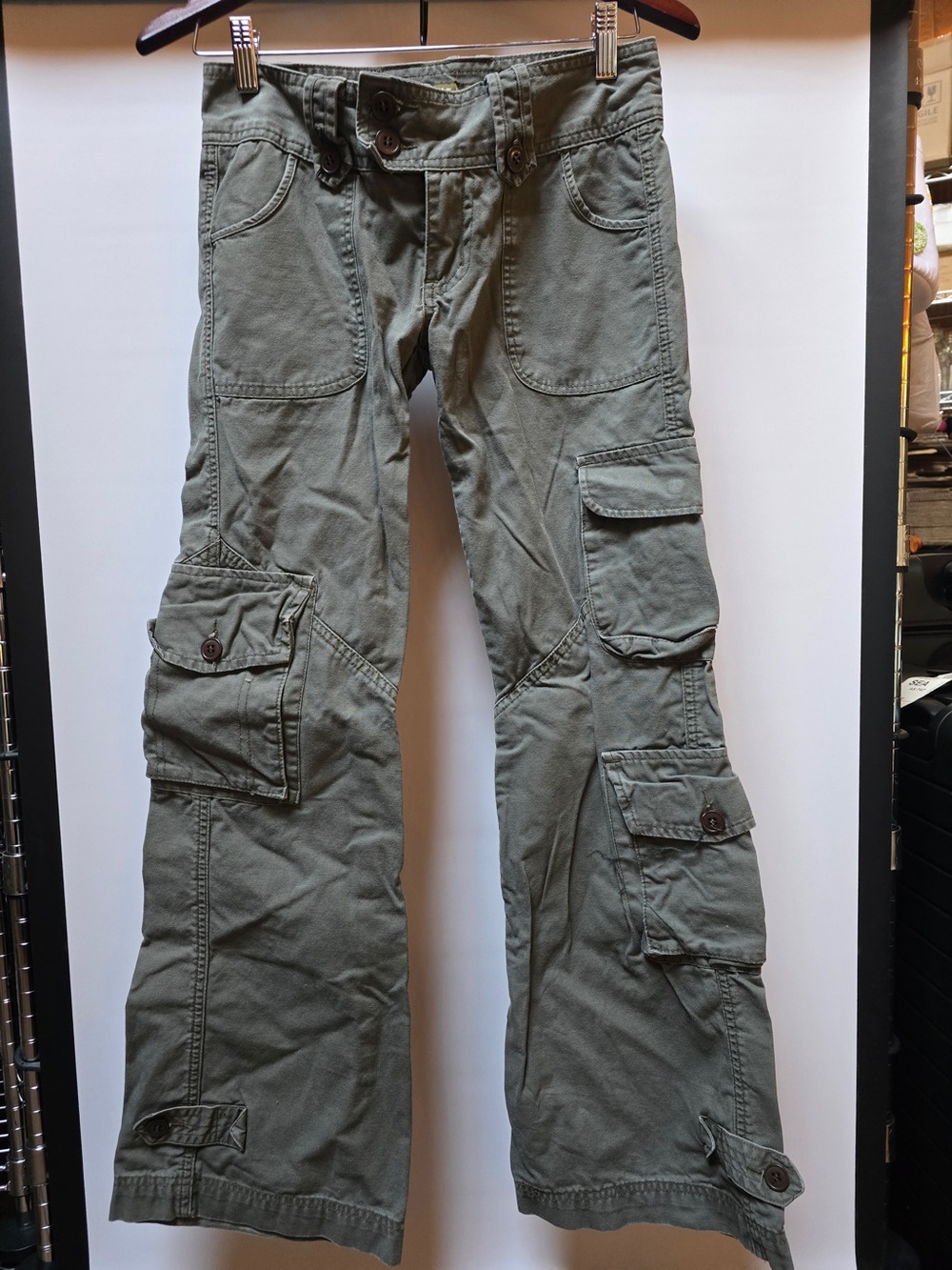 Molecule Women’s Low Cut Combat Cargo Pants in Olive - Small